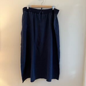 Talbots long linen skirt in navy. Size 2X.